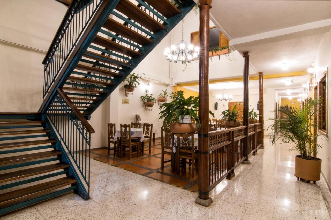 Hotel Valdivia Plaza Хардин Экстерьер фото